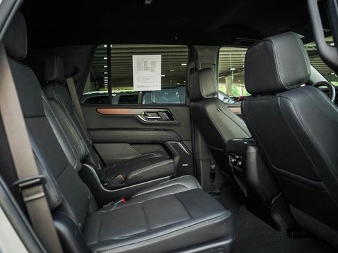 Used 2025 GMC Yukon Denali AWD/4WD image 14