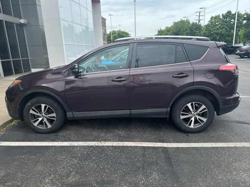 Used 2018 Toyota RAV4 XLE w/ Plus Extra Value Package AWD/4WD image 3