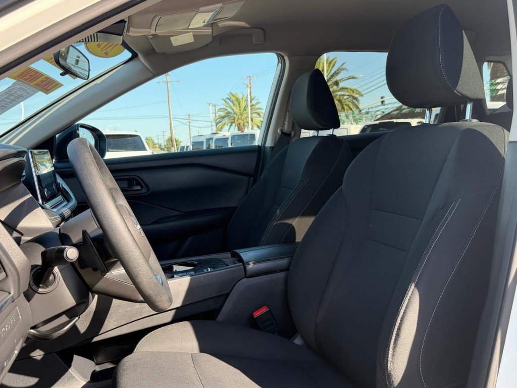 Used 2024 Nissan Rogue S FWD image 18