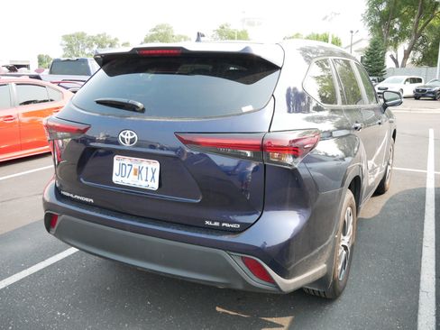 Certified 2026 Toyota Highlander XLE AWD/4WD image 4