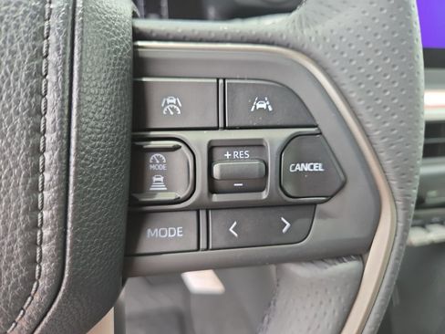 New 2026 Toyota 4Runner SR5 AWD/4WD image 18