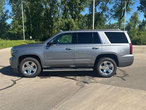 Used 2018 Chevrolet Tahoe LT w/ LT Signature Package AWD/4WD image 2
