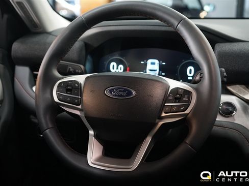 Used 2025 Ford Explorer Active AWD/4WD image 14