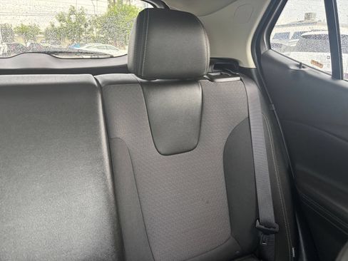 Used 2025 Buick Encore GX Preferred FWD image 37