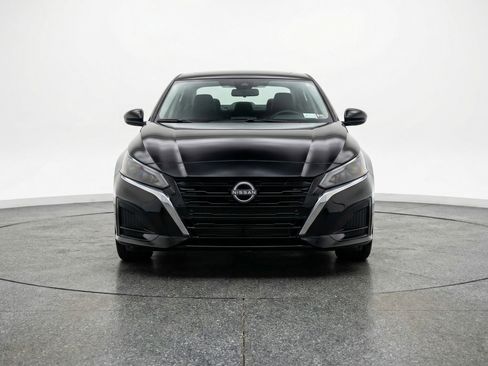 Used 2025 Nissan Altima 2.5 SV FWD image 2