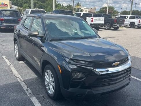 Used 2021 Chevrolet TrailBlazer LS FWD image 2