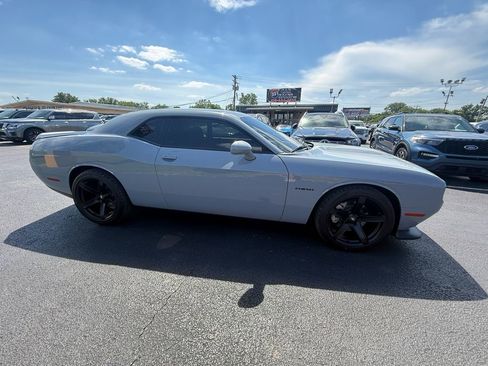 Used 2022 Dodge Challenger R/T w/ Blacktop Package RWD image 2