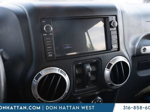 Used 2015 Jeep Wrangler Unlimited Rubicon AWD/4WD image 8