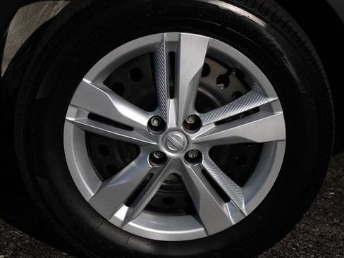 Certified 2025 Nissan Kicks Play S FWD image 32