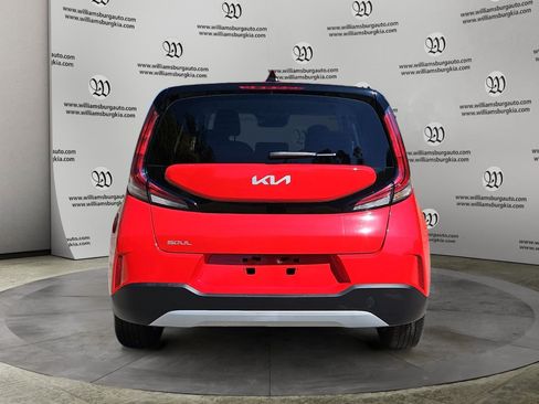 Used 2023 Kia Soul LX w/ Option Group 015 FWD image 4