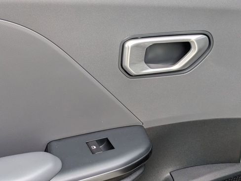 Used 2025 Kia K4 LXS image 26