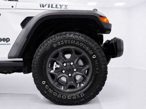 Used 2023 Jeep Wrangler Unlimited w/ Sun & Screen Package AWD/4WD image 10