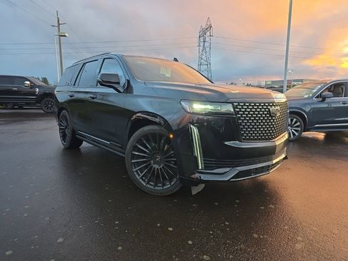 Used 2022 Cadillac Escalade Premium Luxury w/ Performance Package image 3