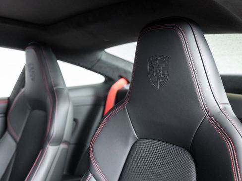 Certified 2025 Porsche 911 Carrera GTS image 23