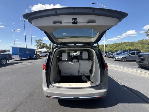 Used 2021 Chrysler Pacifica Limited w/ Premium & Safety Sphere Group AWD/4WD image 11