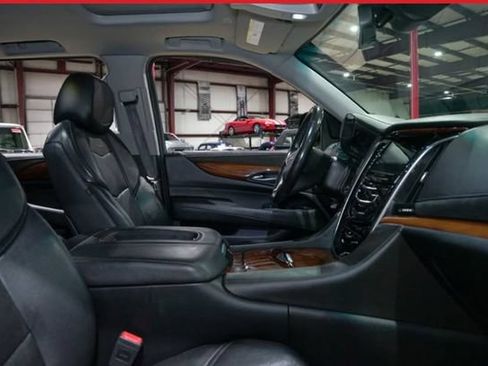 Used 2018 Cadillac Escalade ESV Luxury AWD/4WD image 11