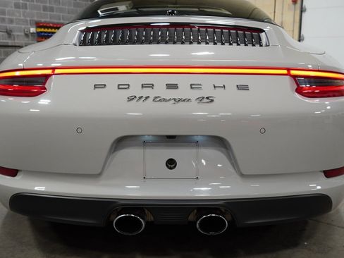 Used 2018 Porsche 911 image 9