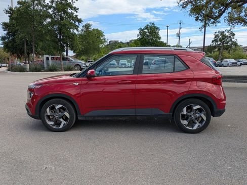 Used 2023 Hyundai Venue SEL image 3