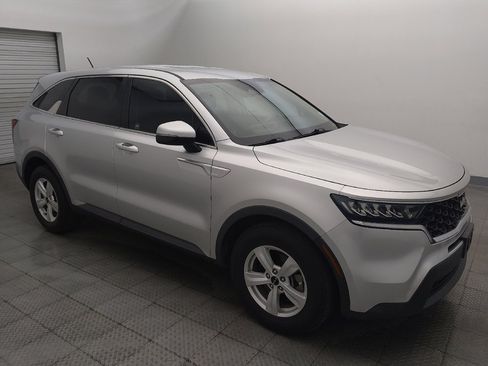 Used 2022 Kia Sorento LX FWD image 11