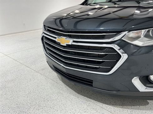 Used 2021 Chevrolet Traverse LT image 25