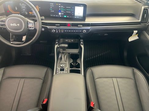 Certified 2025 Kia Sorento S w/ Panoramic Sunroof Package FWD image 18