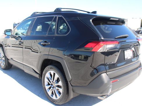 Used 2023 Toyota RAV4 XLE Premium FWD image 5