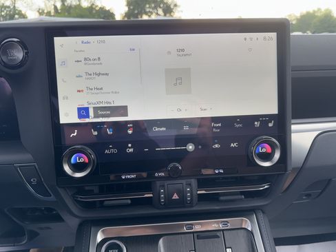Used 2026 Lexus GX 550 w/ Accessory Package (2T) AWD/4WD image 19