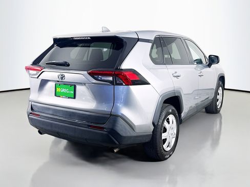 Used 2022 Toyota RAV4 LE FWD image 10