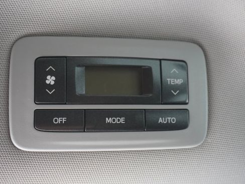 Used 2016 Toyota Sienna SE FWD image 16