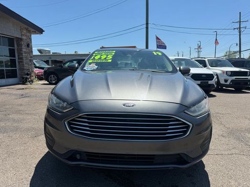 Used 2019 Ford Fusion SE FWD image 4