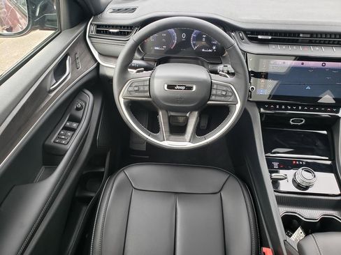 New 2026 Jeep Grand Cherokee Limited w/ Limited Altitude Package AWD/4WD image 16