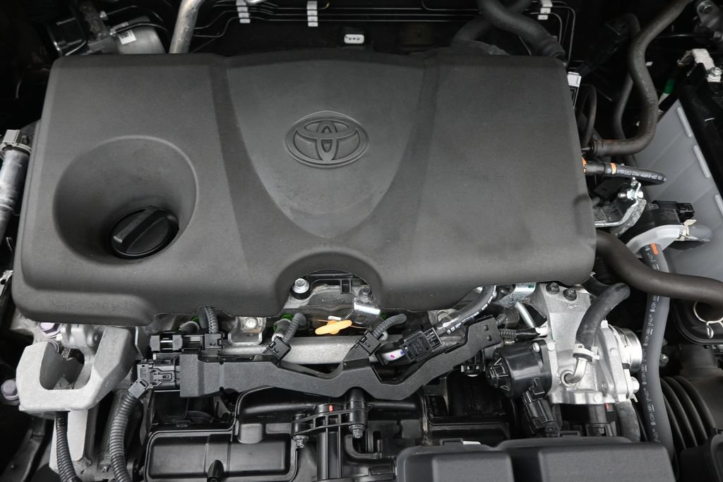 Used 2025 Toyota RAV4 XLE AWD/4WD image 40