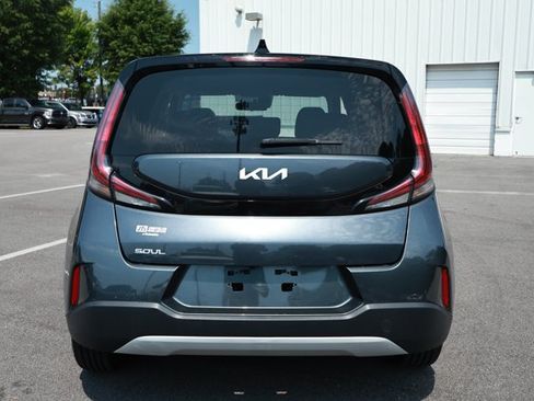 Used 2023 Kia Soul LX FWD image 4