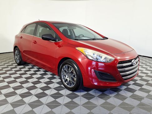 Used 2016 Hyundai Elantra GT FWD image 3