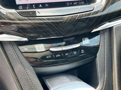 Used 2022 Cadillac XT6 Premium Luxury image 16