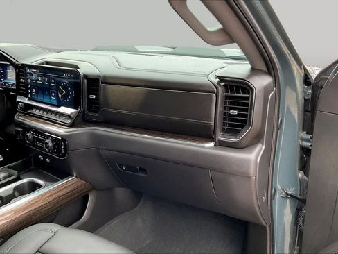 Used 2025 Chevrolet Silverado 1500 LT Trail Boss w/ Convenience Package II AWD/4WD image 18