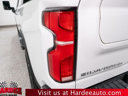 Used 2024 Chevrolet Silverado 2500 LTZ w/ LTZ Convenience Package image 9