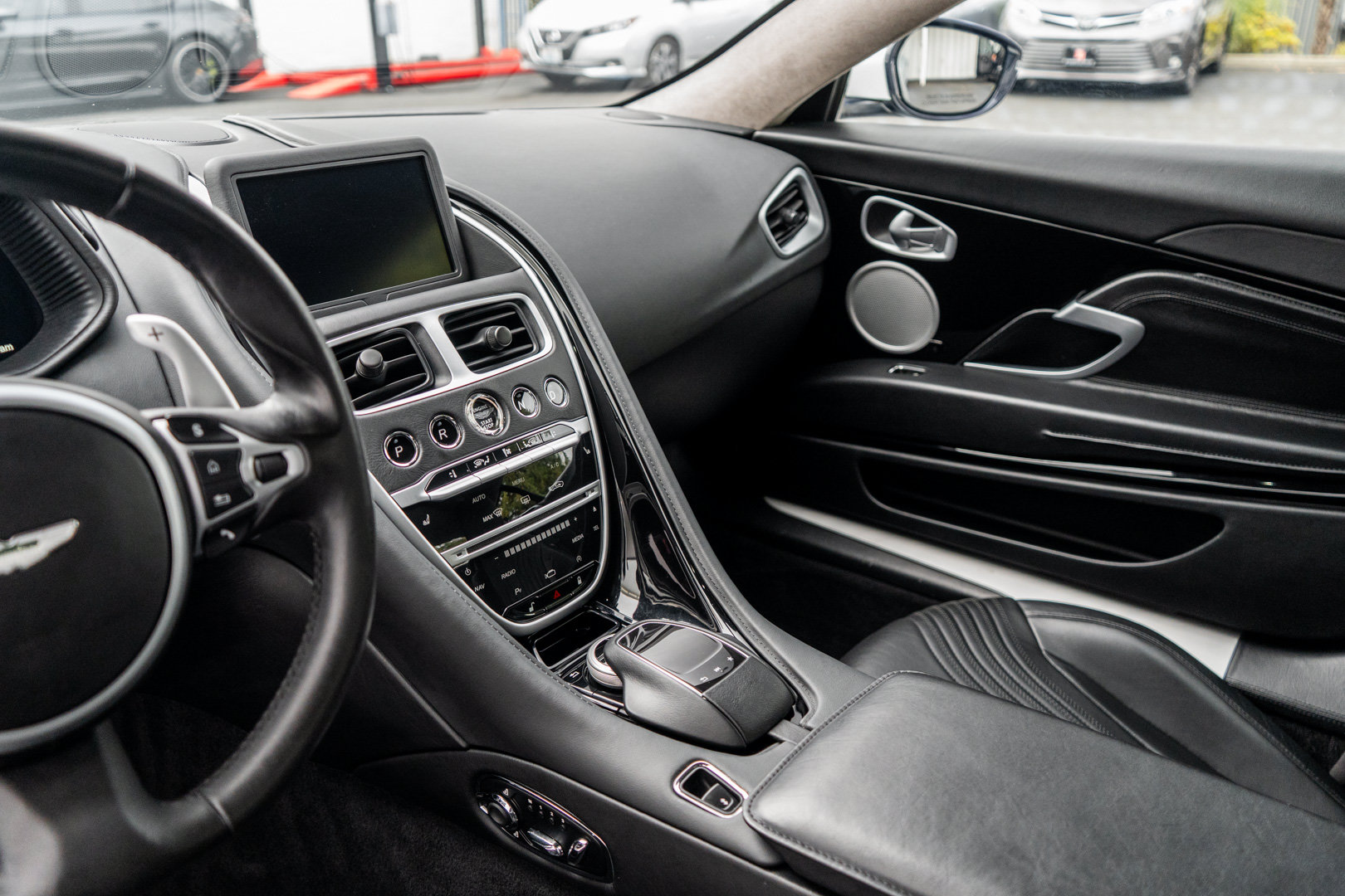 Used 2019 Aston Martin DB11 Coupe RWD image 11