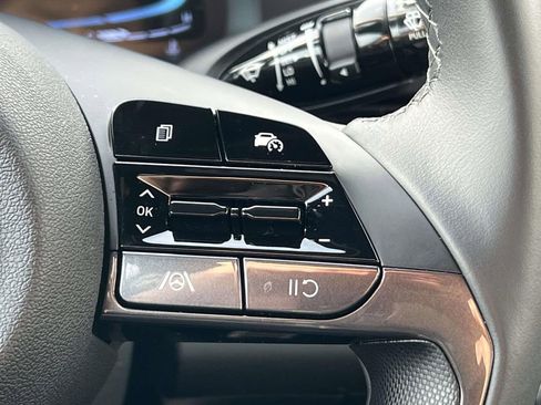 Used 2025 Hyundai Elantra Sport image 22