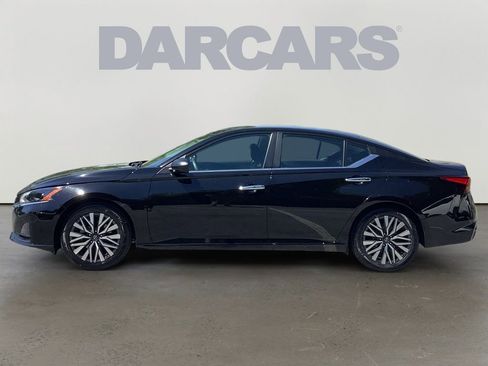 Used 2024 Nissan Altima 2.5 SV FWD image 4