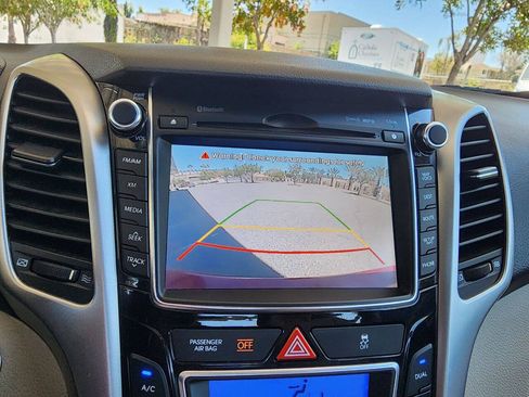 Used 2013 Hyundai Elantra GT w/ Tech Pkg FWD image 29