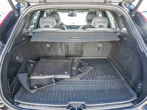 Used 2022 Volvo XC60 T8 R-Design w/ Advanced Package image 24