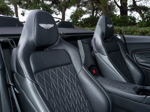 Used 2025 Aston Martin DB12 Convertible image 19