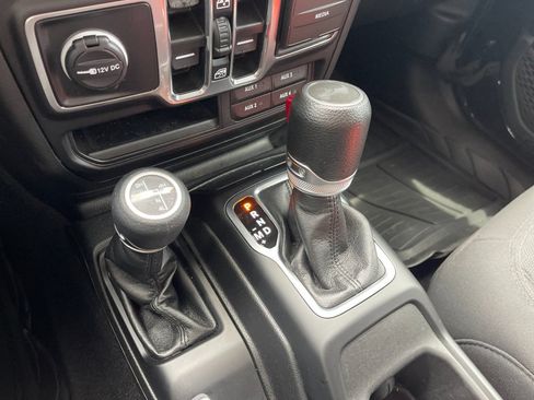 Used 2023 Jeep Wrangler Unlimited AWD/4WD image 23
