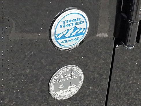 Used 2021 Jeep Wrangler Unlimited Sahara w/ Cold Weather Group image 31