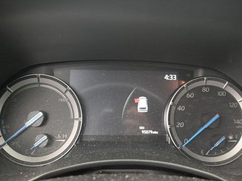 Used 2021 Toyota Highlander XLE AWD/4WD image 11