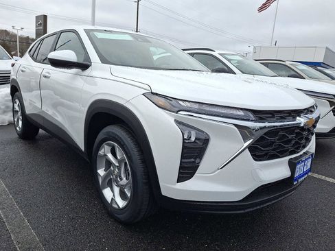 New 2026 Chevrolet Trax LS w/ LS Convenience Package image 1