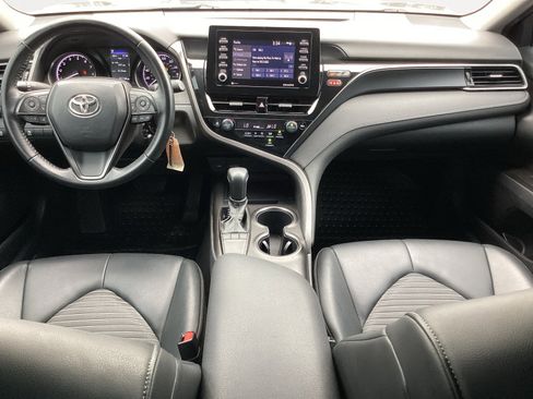 Used 2022 Toyota Camry SE FWD image 4