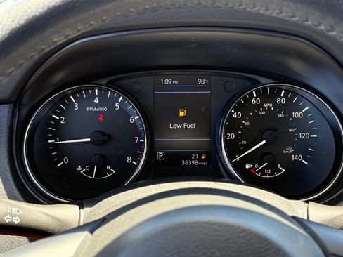 Used 2020 Nissan Rogue SV w/ Premium Package FWD image 11