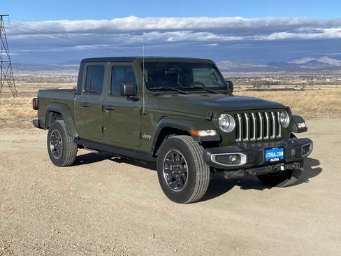 Certified 2022 Jeep Gladiator Overland w/ Trailer Tow Package image 20